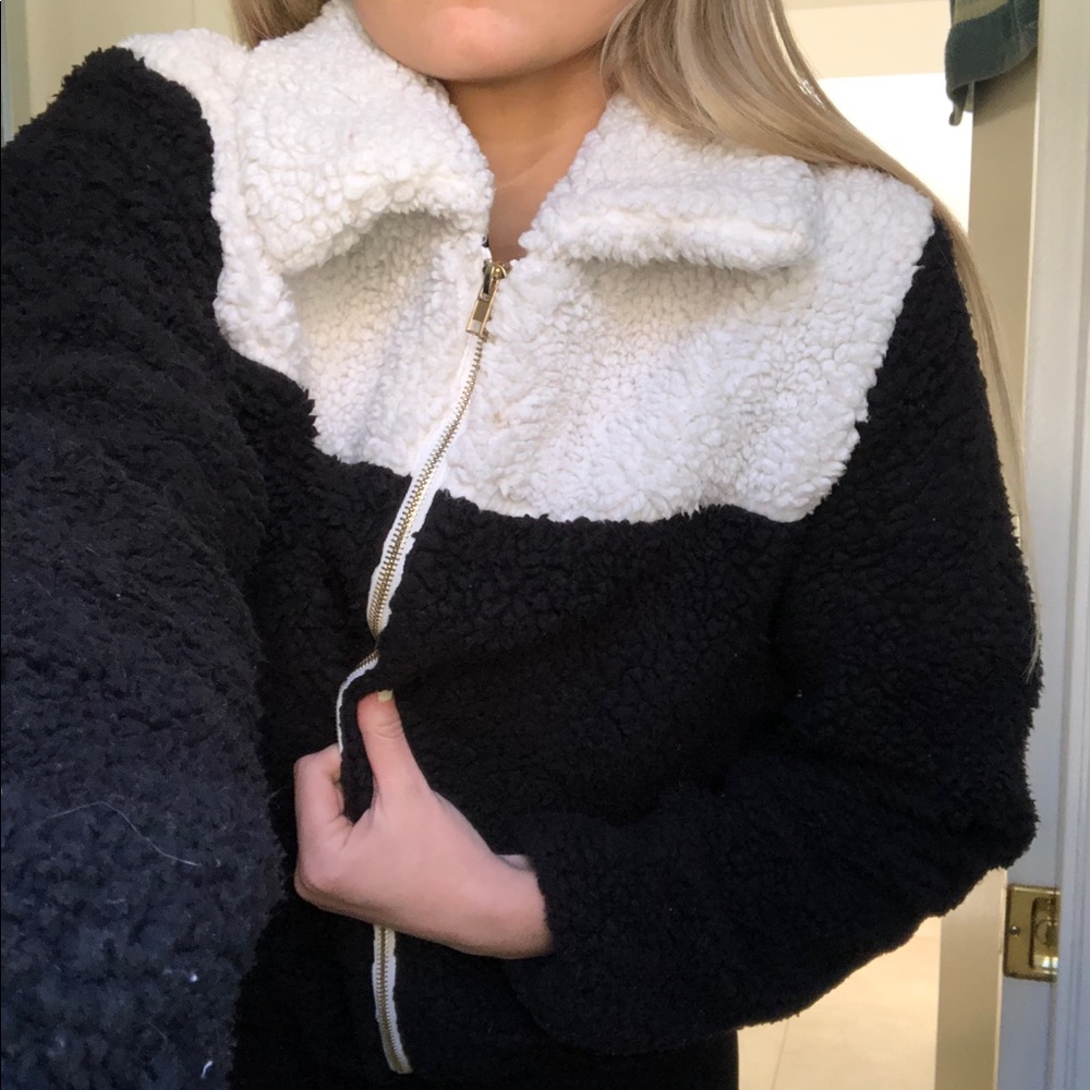 B&W FUZZY JACKET